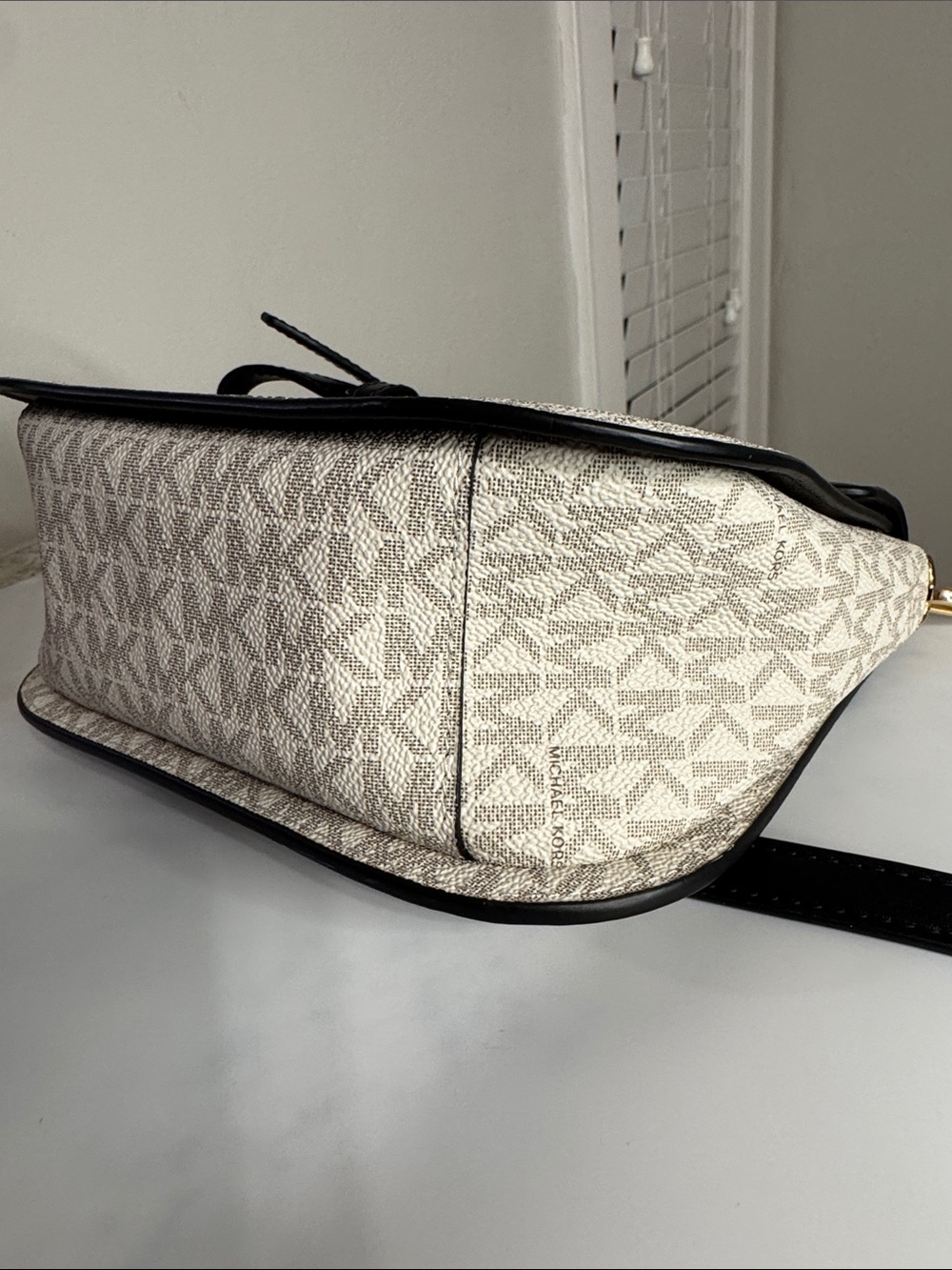 Michael Kors Emilia Small Logo Crossbody Bag - Picture 7 of 8